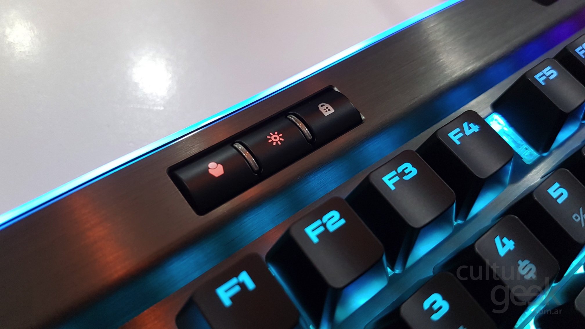 Review: ¿El MEJOR teclado mecánico gama alta CALIDAD-PRECIO RGB?, 2017
