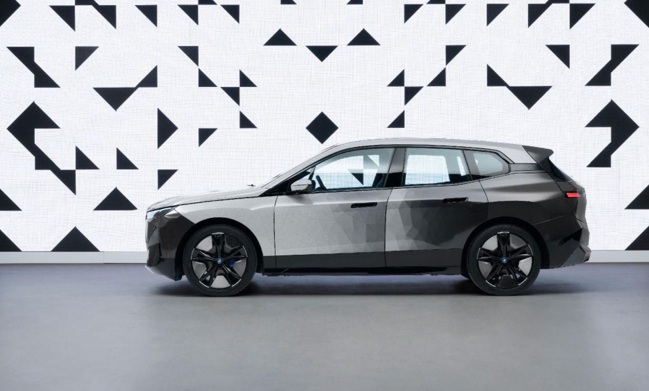 CES 2022: a car that changes color at the push of a button - this is the BMW iX Flow