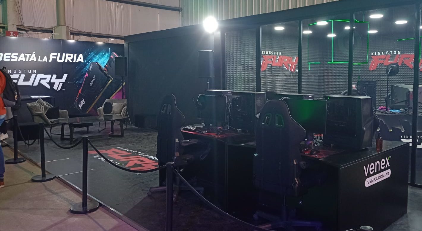 Kingston Fury was present at Gamergy Argentina 2022 with a stand, products and figures from the world of streaming