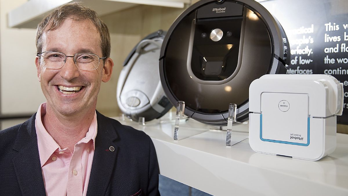 compra iRobot, los creadores de la Roomba, por 1.700 millones de  dólares