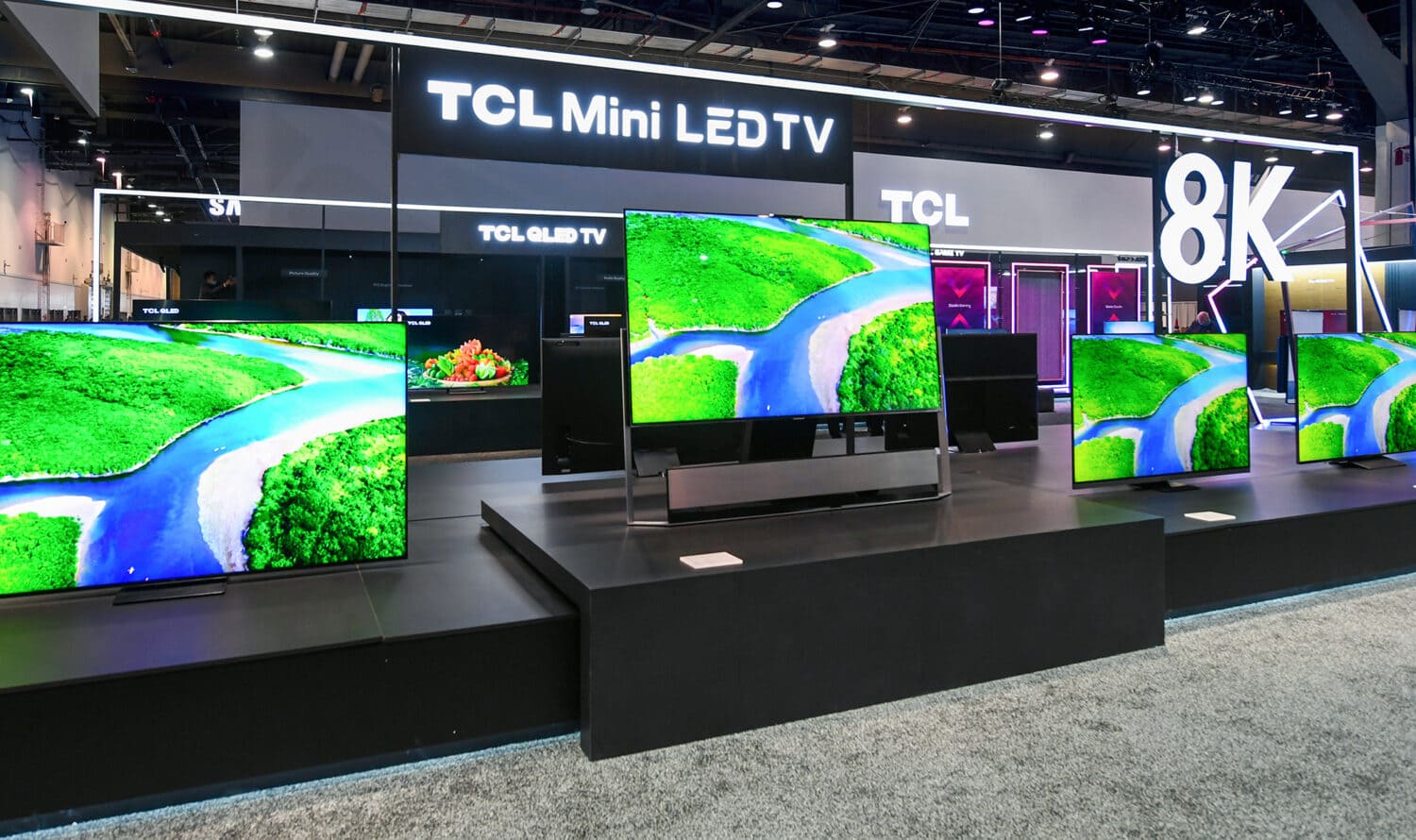 Presentan la TV miniLED más grande del mundo y una tableta con una