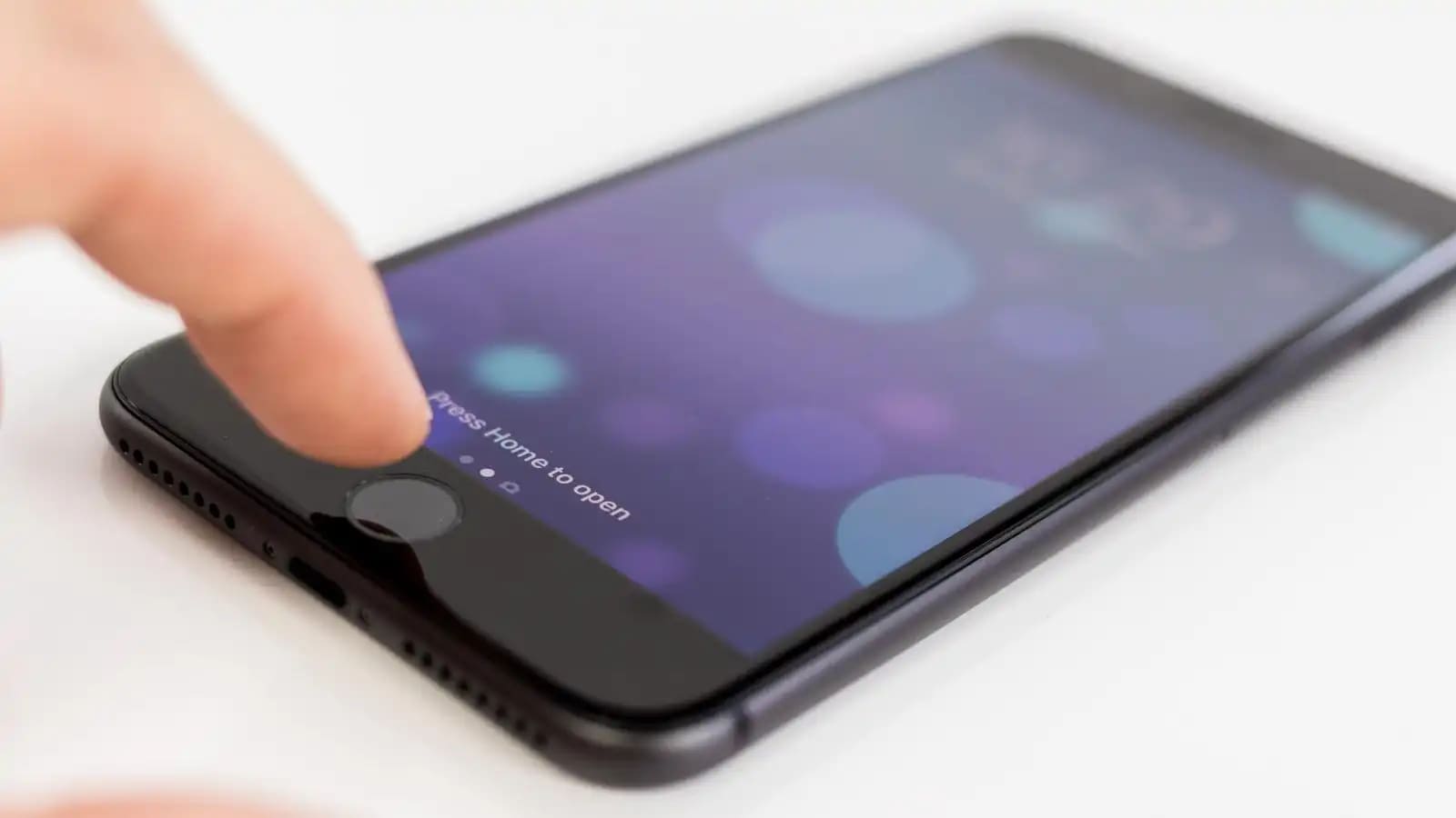 El iPhone barato revolucionará su diseño: tendrá una única cámara pero dirá  adiós al Touch ID