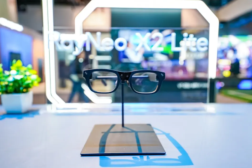 CES 2024 - TCL RayNeo X2 Lite AR Glasses 
