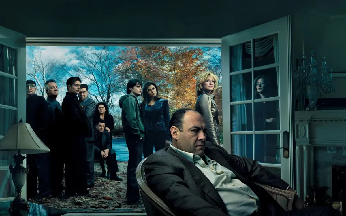 Portada de la serie The Sopranos, con James Gandolfini como Tony Soprano sentado al frente