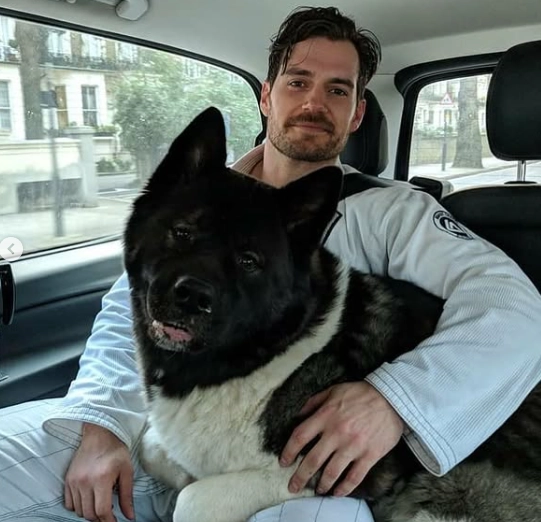 Henry Cavill y su perro Kal
