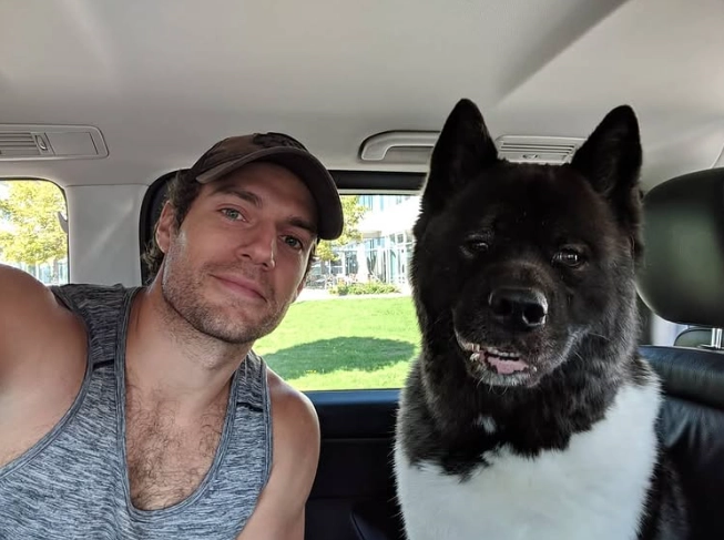Henry Cavill y su perro Kal