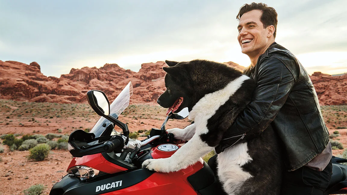 Henry Cavill y su perro Kal