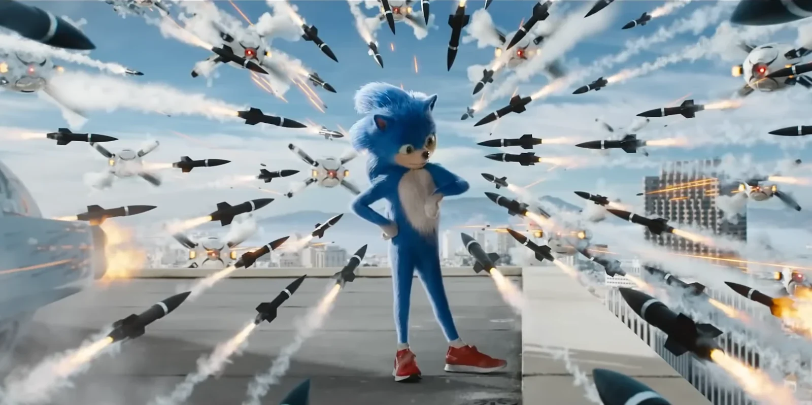 Sonic esquivando misiles en una escena de Sonic: La película, el estreno de 2020 que según Iizuka cambió el rumbo de la franquicia
