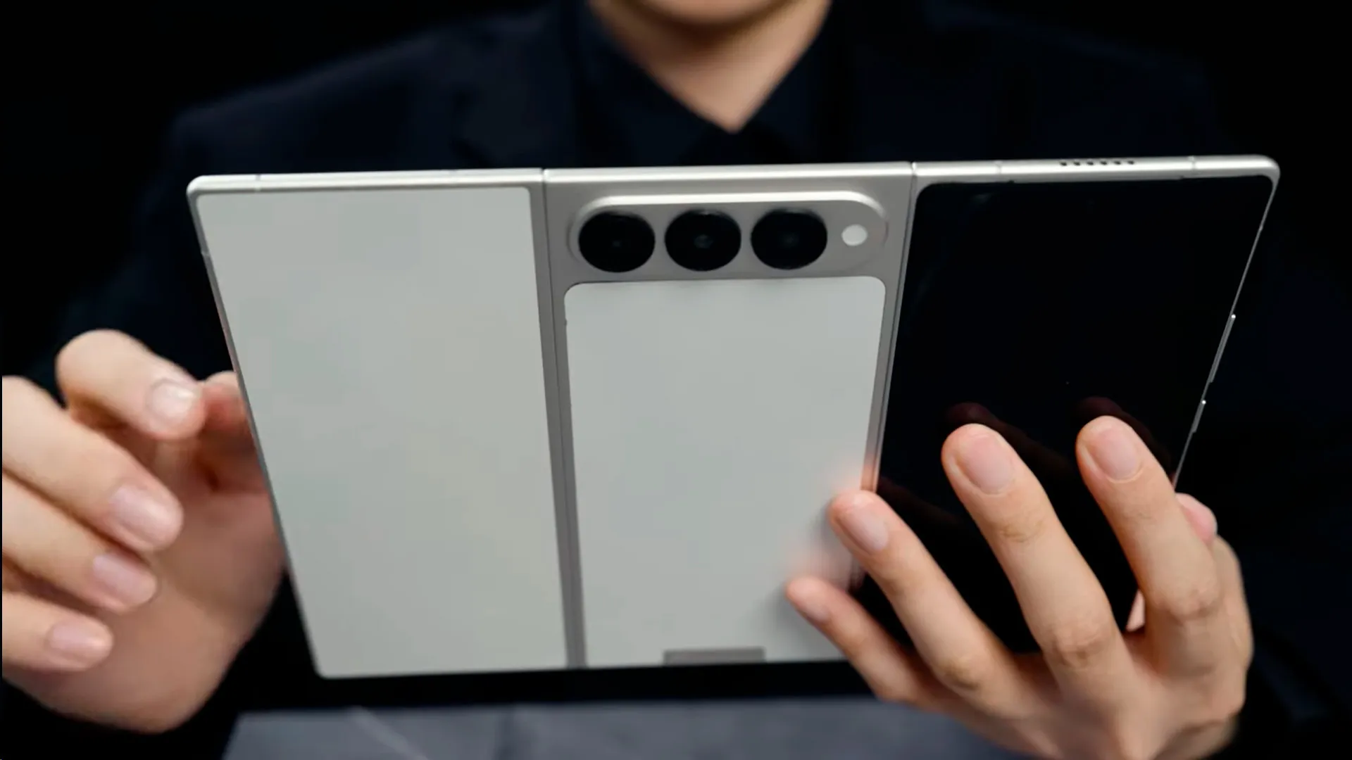 TECNO Tri-fold