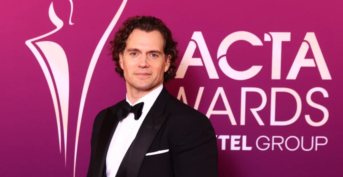 Henry Cavill en la alfombra roja de los premios AACTA