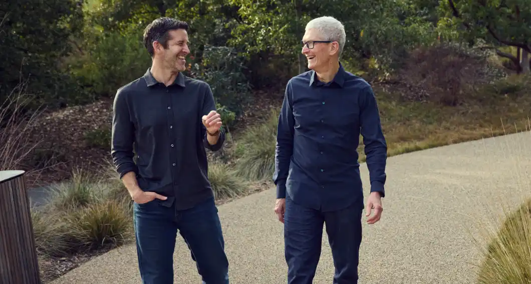 John Ternus y Tim Cook de Apple