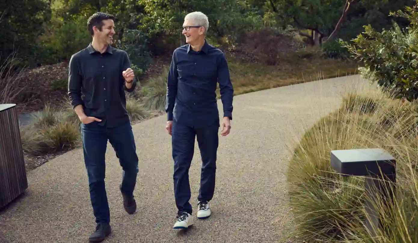 Tim Cook Apple iPhone