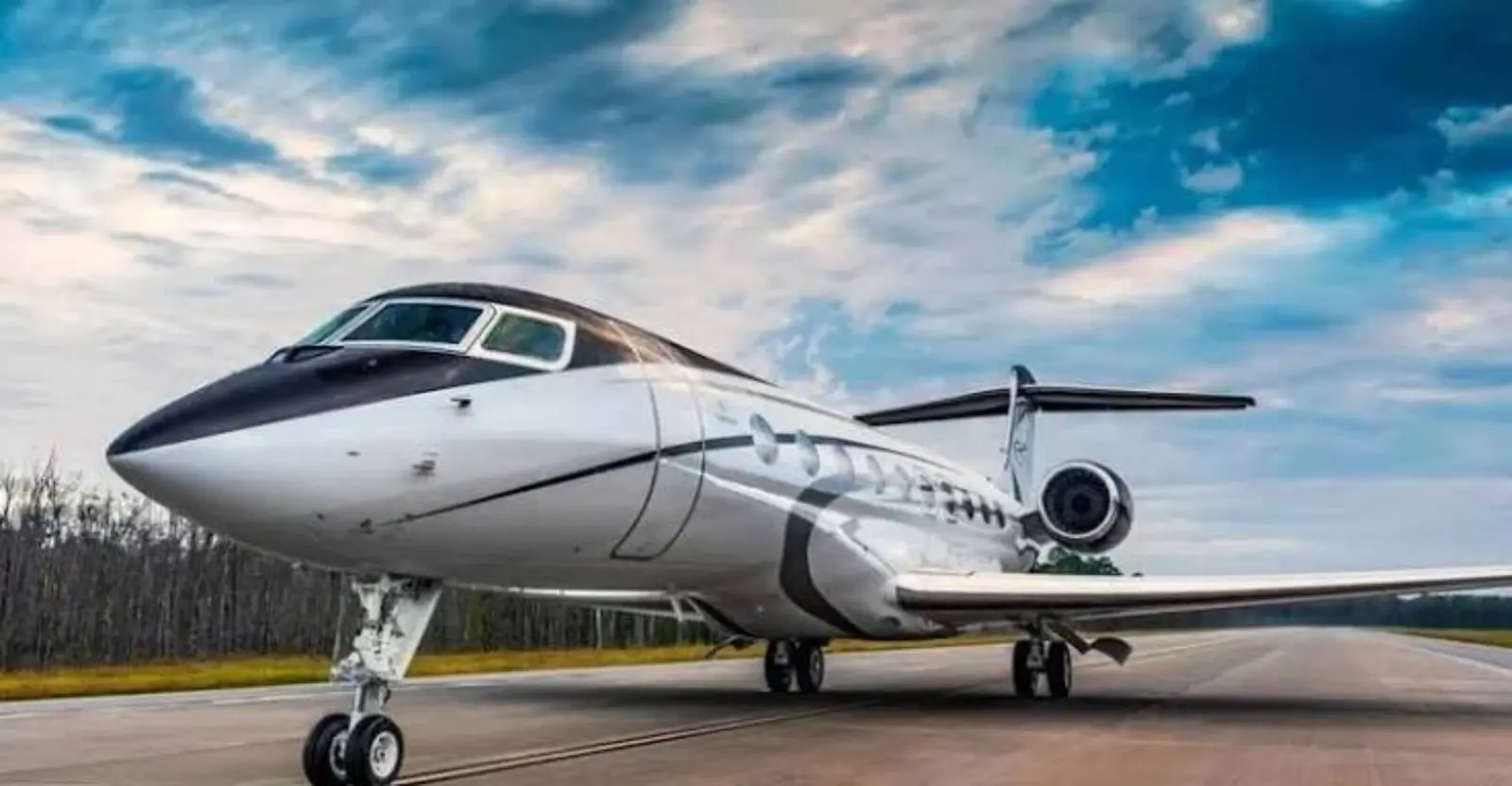 Jets privados en pista aeropuerto