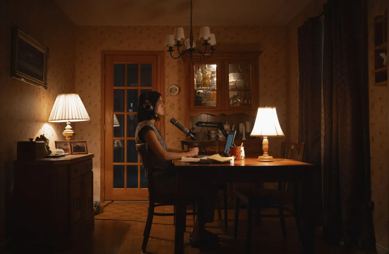 Escena de Undertone, la película de terror de A24