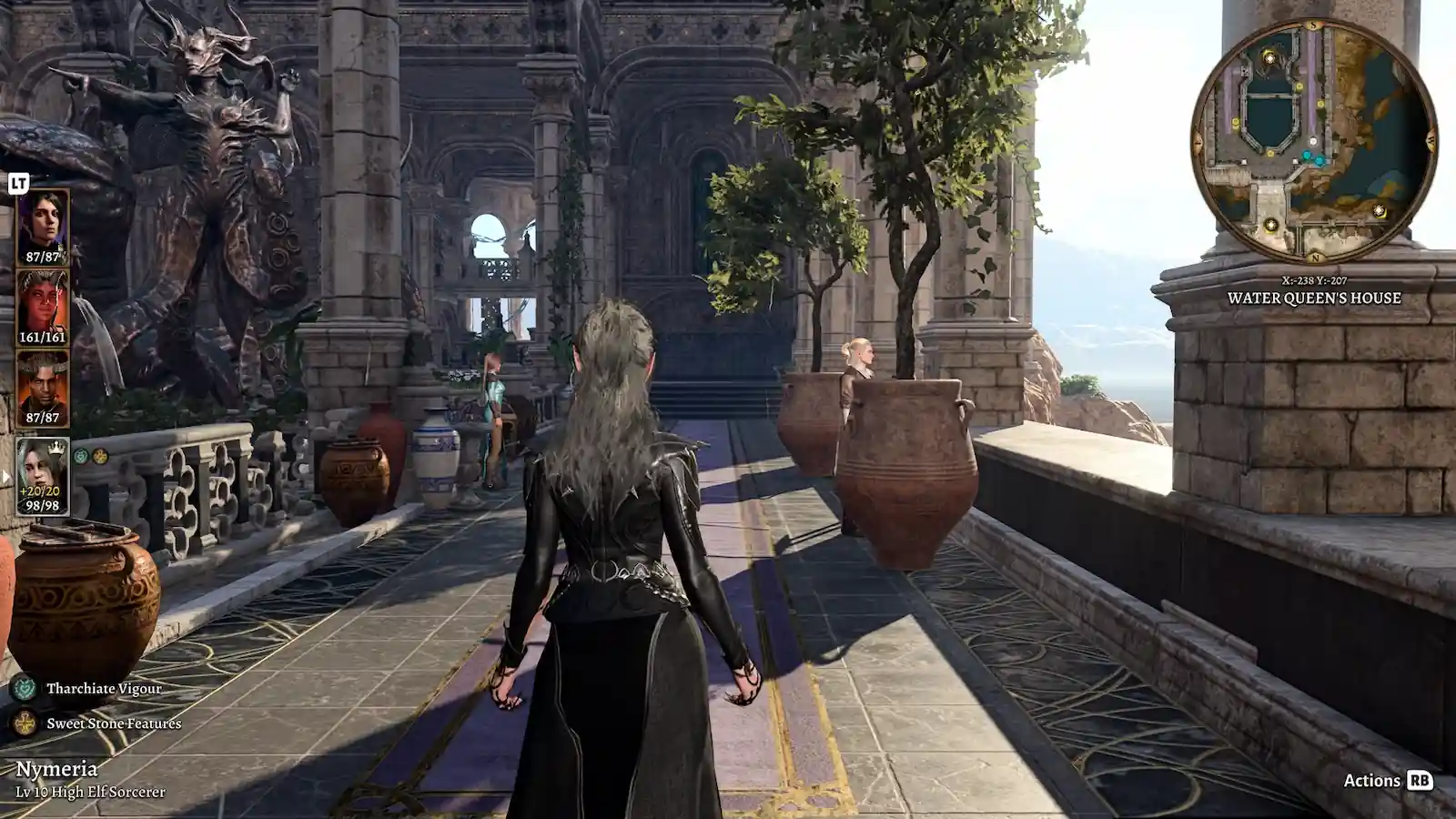 Vista en tercera persona de Baldur's Gate 3 con la cámara pegada a la espalda del personaje