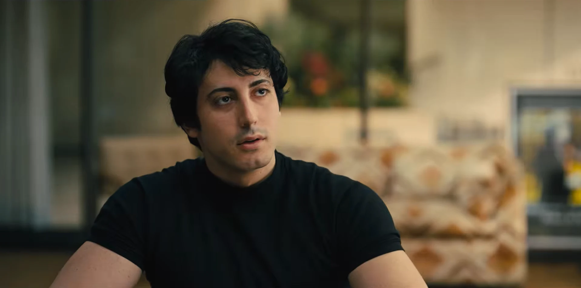Primer plano de Anthony Ippolito como Sylvester Stallone en I Play Rocky