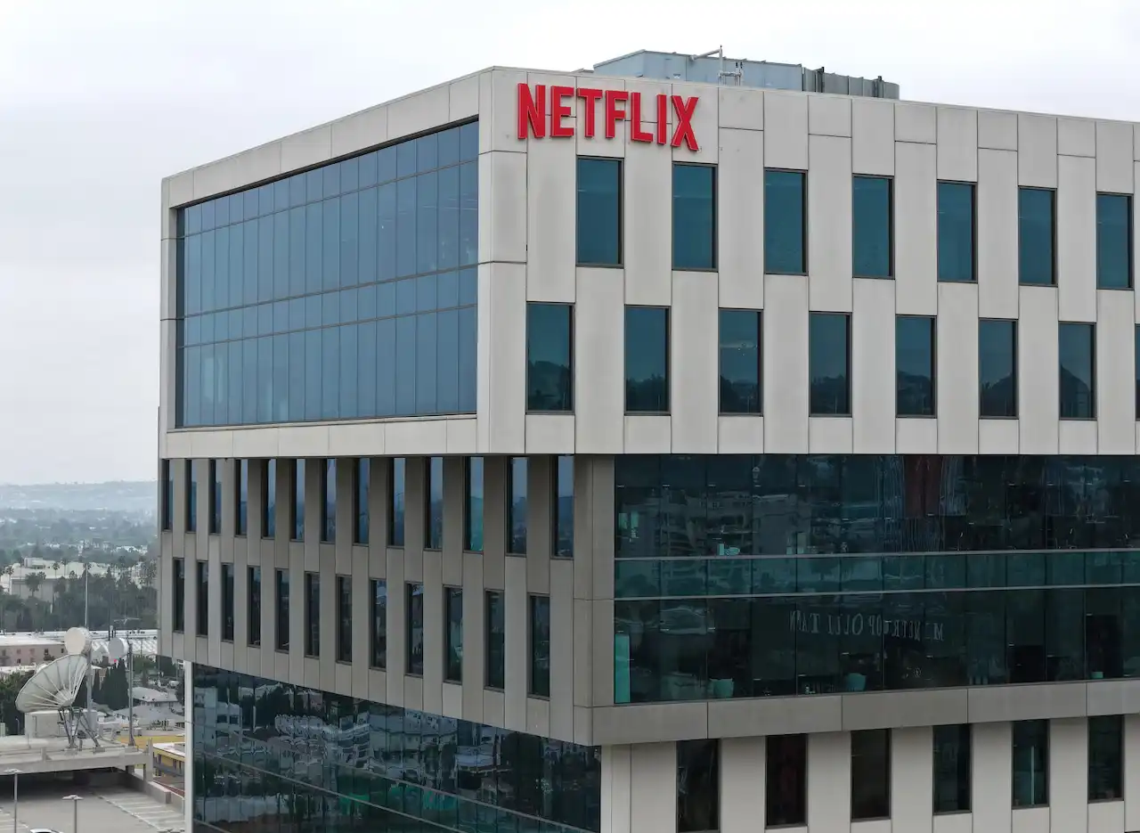 Sede corporativa de Netflix, la plataforma demandada por el robo de la película