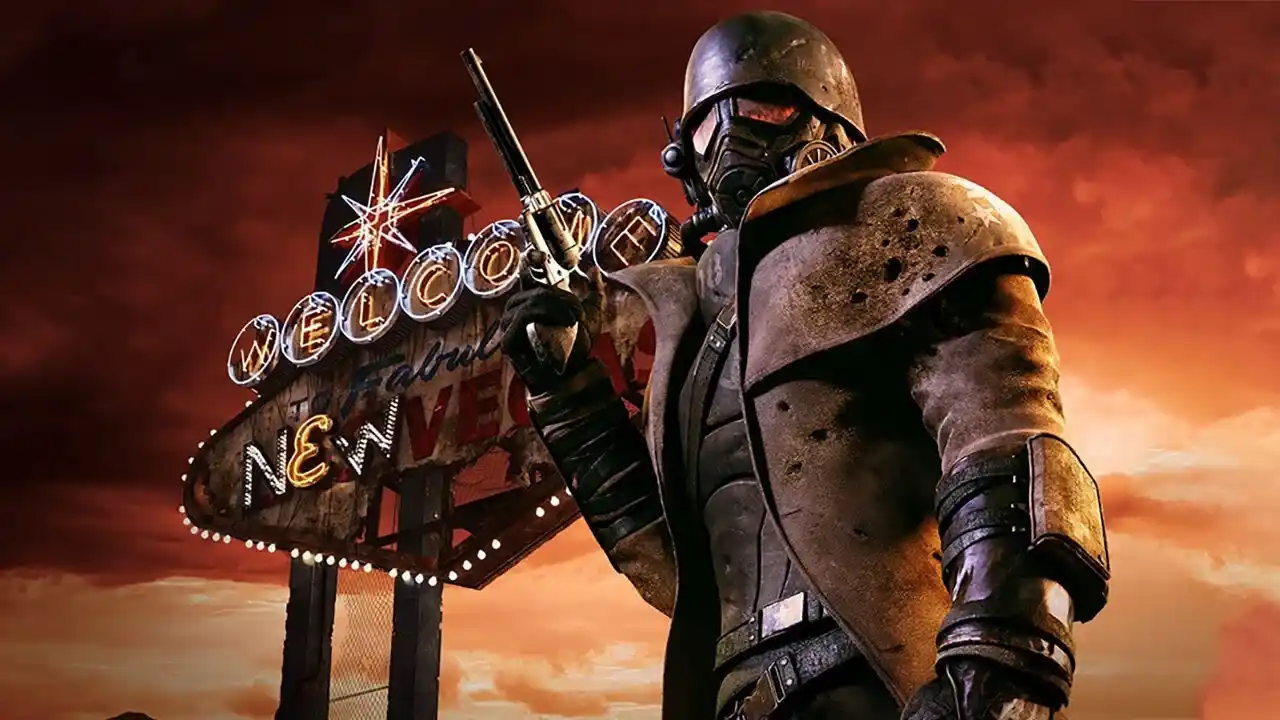 Personaje de Fallout: New Vegas con revólver frente al cartel de bienvenida a New Vegas