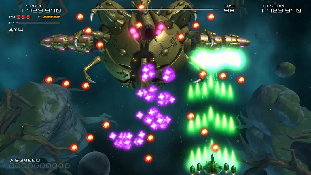 Review Truxton Extreme: jefe alienígena dorado lanza proyectiles violetas mientras la nave responde con disparos verdes