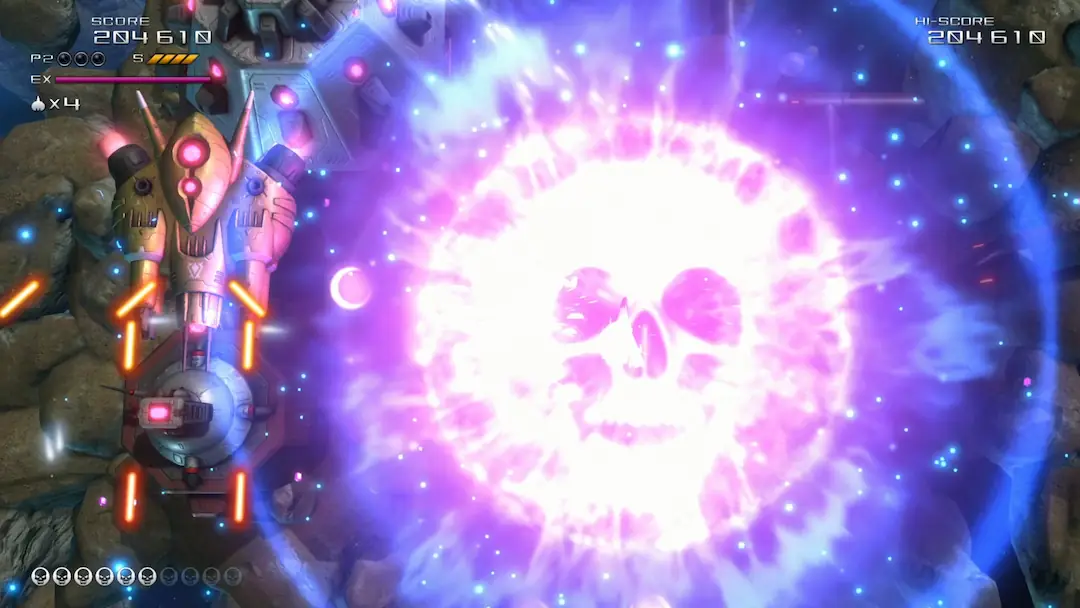 Review Truxton Extreme: la bomba genera una explosión con forma de calavera violeta