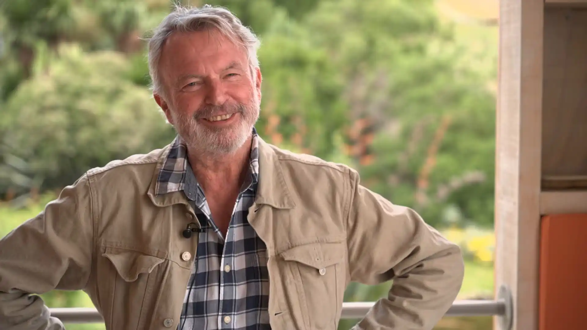 El actor Sam Neill al aire libre; habría filmado un papel en la película de The Legend of Zelda antes de morir