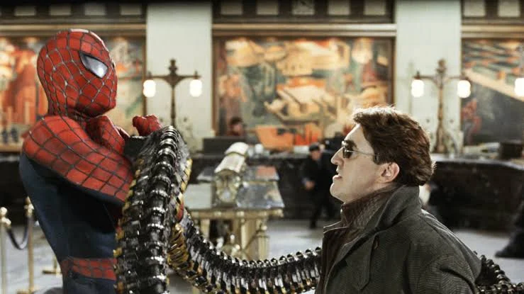 Spider-Man frente a Alfred Molina como Doctor Octopus en Spider-Man 2