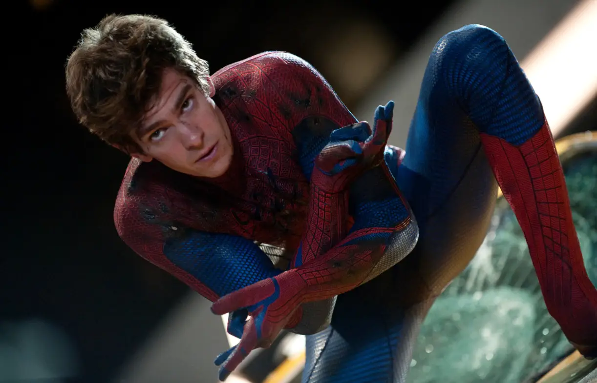 Andrew Garfield con el traje de Spider-Man en The Amazing Spider-Man de 2012
