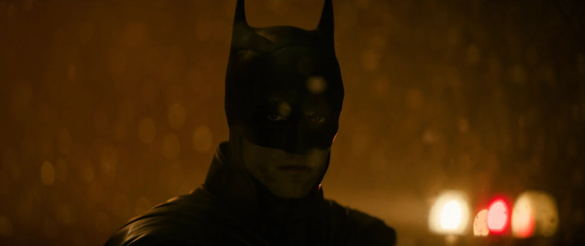 Robert Pattinson caracterizado como Batman en The Batman, una de las franquicias de DC que ahora son de Skydance