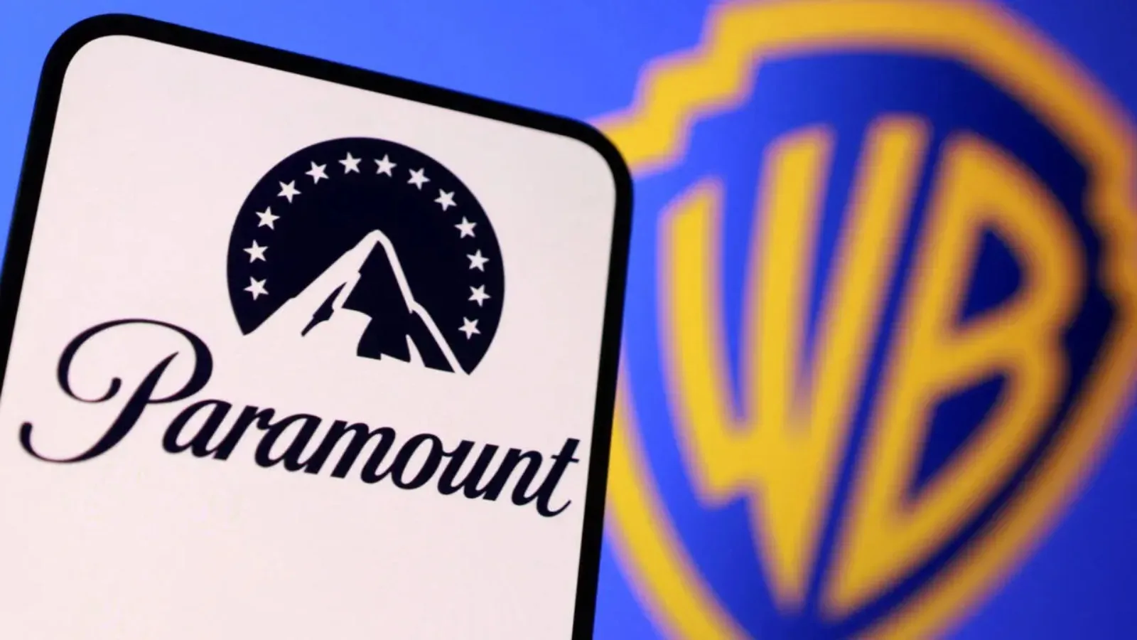 Logos de Paramount y Warner Bros., las dos compañías detrás de los remakes de Pesadilla en Elm Street