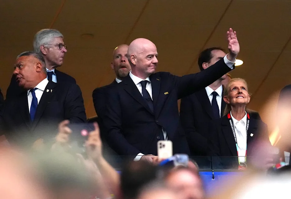 Gianni Infantino, presidente de la FIFA, en el palco de la semifinal Argentina-Inglaterra