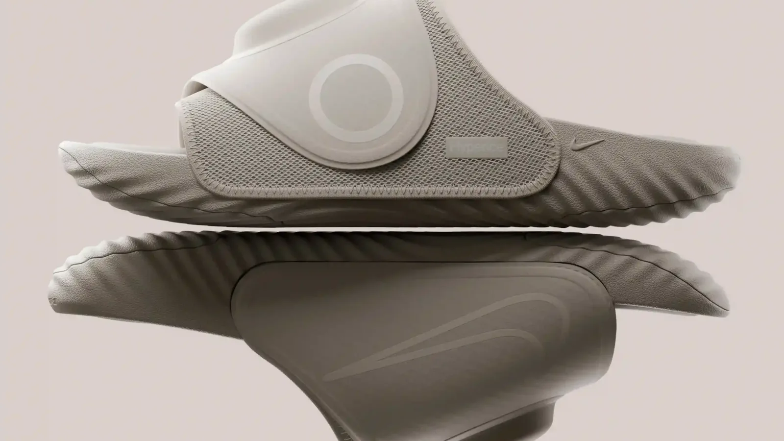 Las Nike Air Zoom Hyperslide vistas de perfil, con la correa ajustable que aloja el módulo de recuperación
