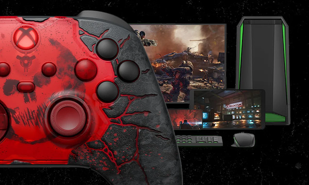 El control Xbox Gears of War E-Day junto a un monitor con gameplay, una PC gamer y un dispositivo portátil