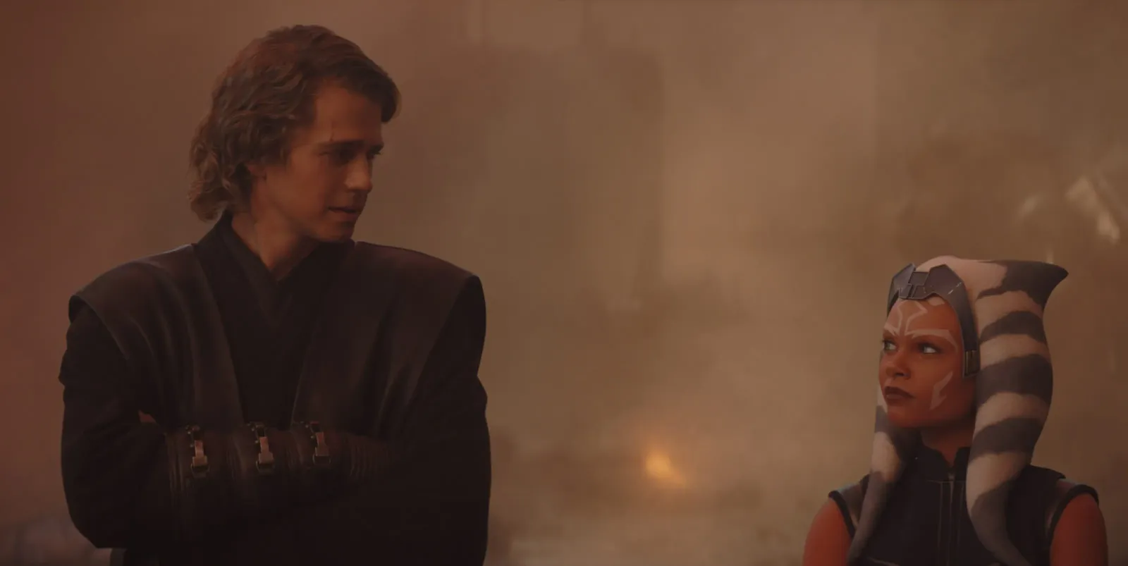 Anakin Skywalker y Ahsoka Tano en un flashback de las Guerras Clon en la serie Ahsoka de Disney+