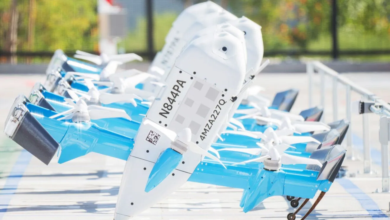 Fila de drones MK30 utilizados por Amazon Prime Air