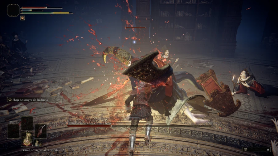 Combate contra un jefe con efectos de sangre y partículas en ELDEN RING Tarnished Edition
