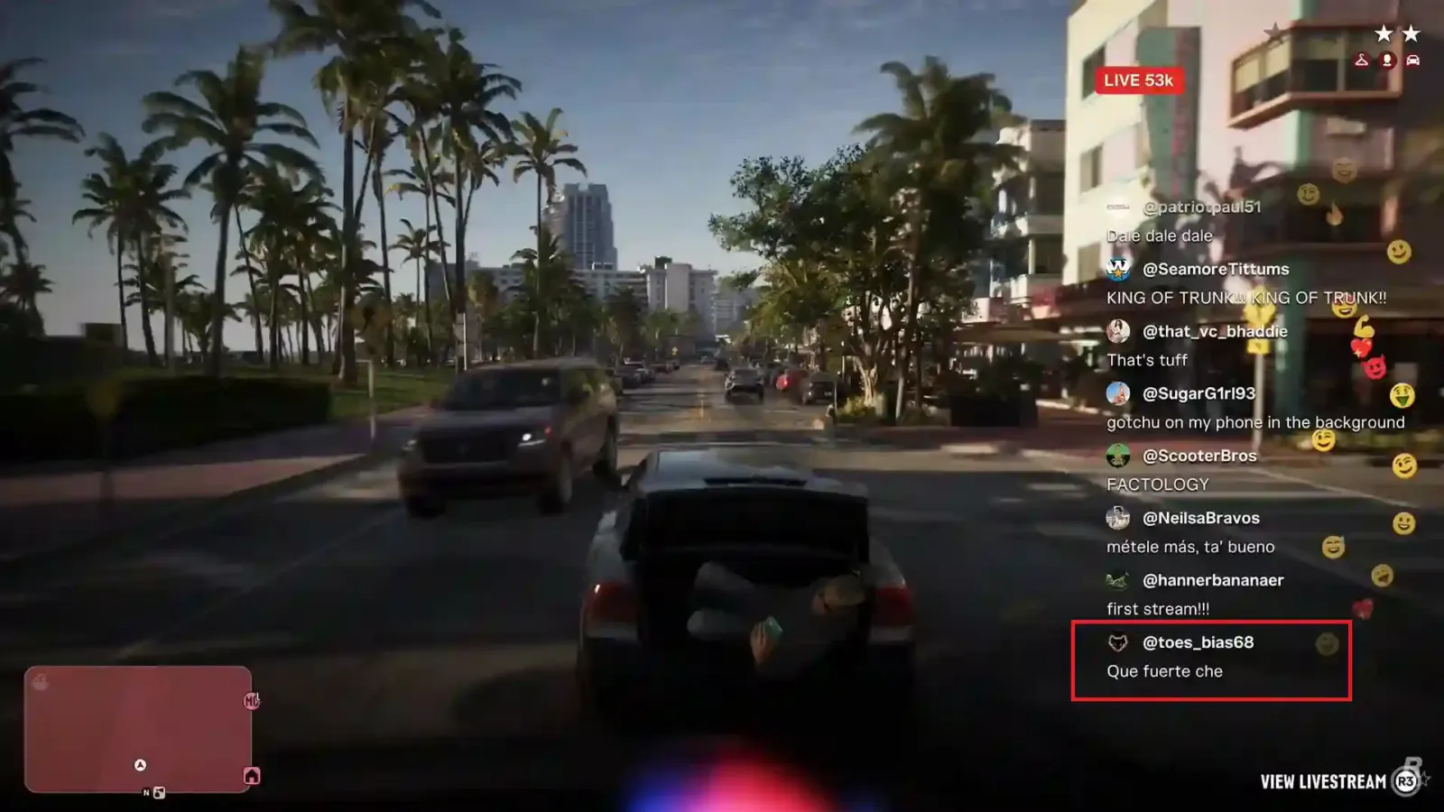 Chat de una transmisión en vivo dentro de GTA 6 con el mensaje Que fuerte che destacado en rojo