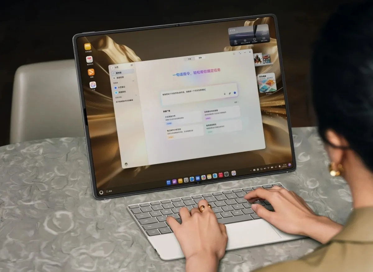 Huawei MateBook Fold 2026 plegada y usada como una notebook de 13 pulgadas