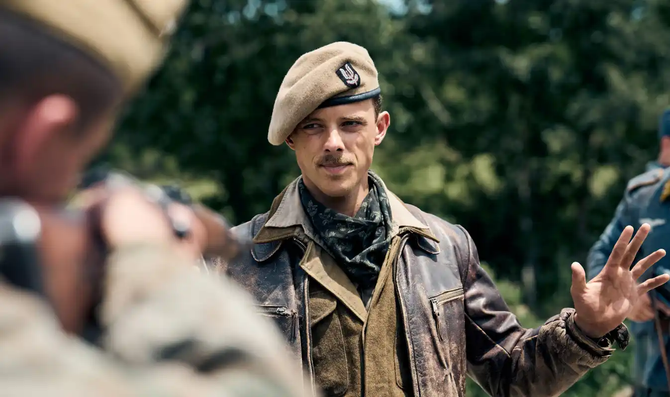 Jack Barton como John Tonkin en la segunda temporada de SAS: Rogue Heroes