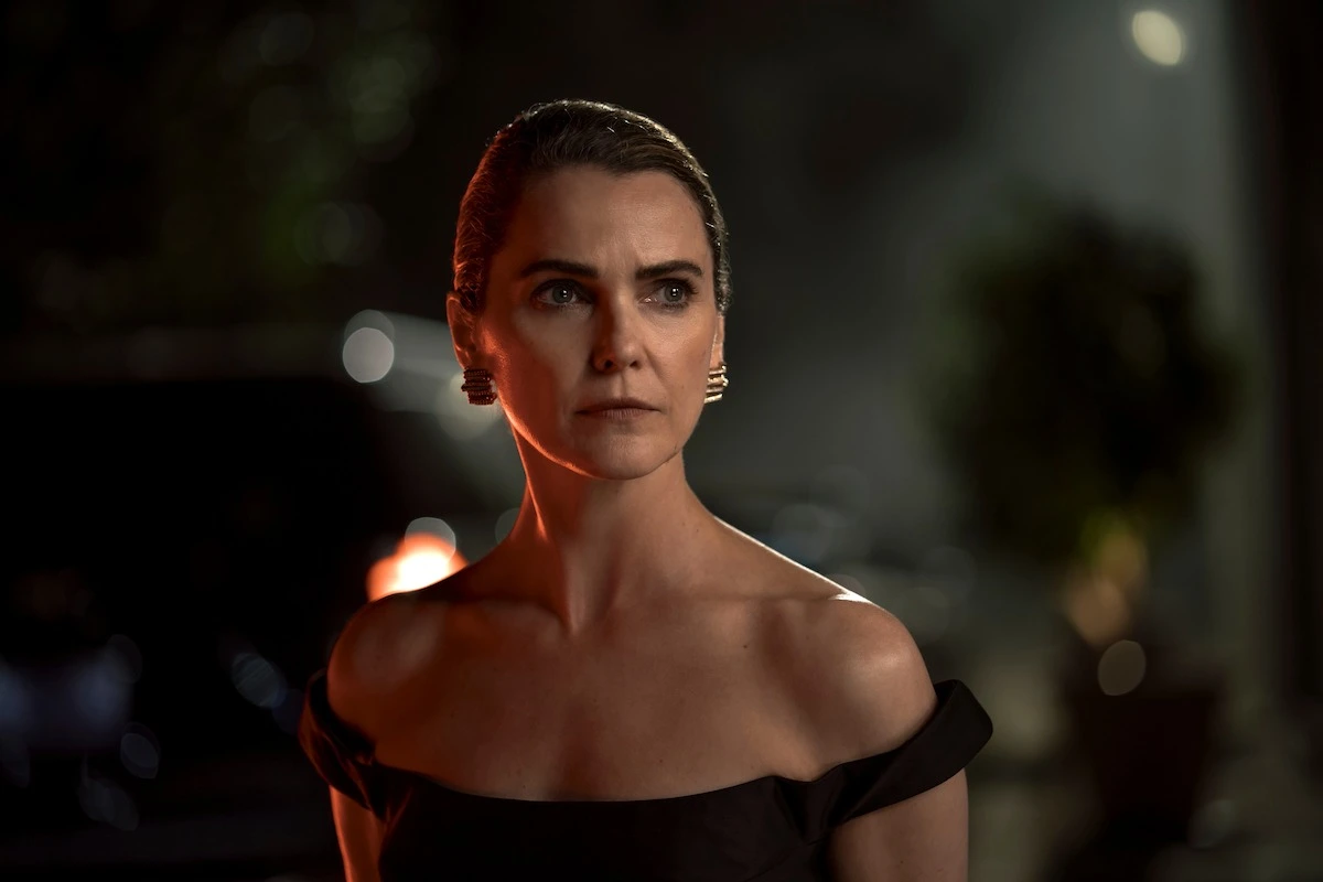 Keri Russell como Kate Wyler en una escena nocturna de The Diplomat temporada 4