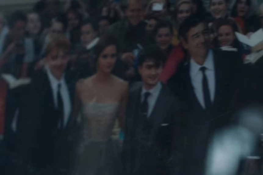 Hal Jordan posa junto al elenco de Harry Potter en una alfombra roja, easter egg del episodio 2 de Lanterns