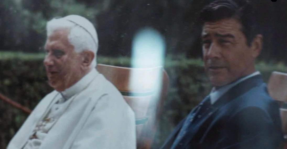Foto de Hal Jordan junto al papa Benedicto XVI en Lanterns