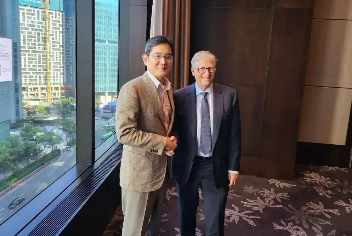 Bill Gates con Jay Y. Lee de Samsung