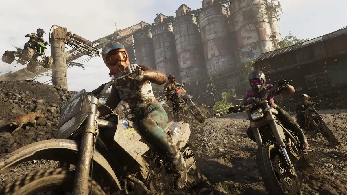 Dos personajes en motos de cross corren por un descampado del Mount Kalaga National Park en GTA 6