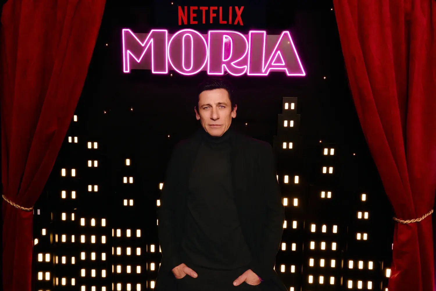 Diego Cremonesi en la premiere de la serie Moria
