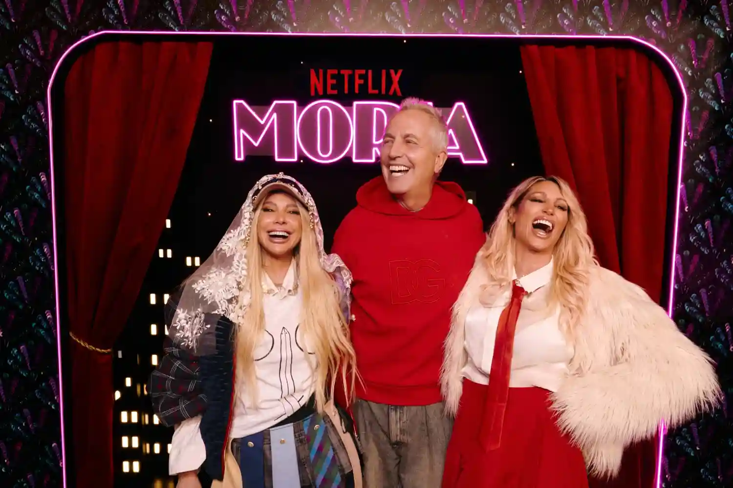 Las hermanas Xipolitakis y Marley en la premiere de la serie Moria