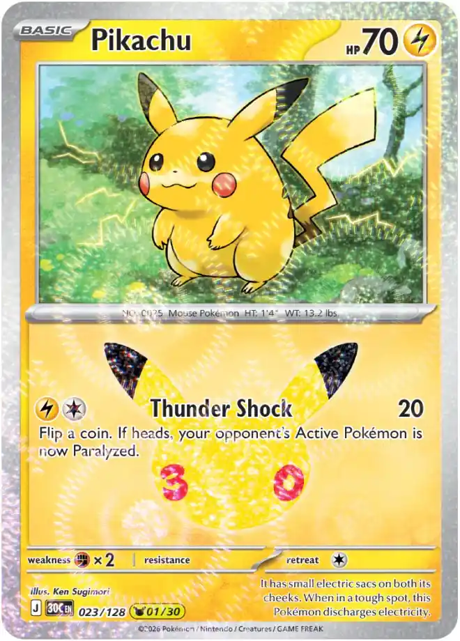 Carta Pikachu 01/30 del 30 aniversario ilustrada por Ken Sugimori, con Pikachu en un claro del bosque