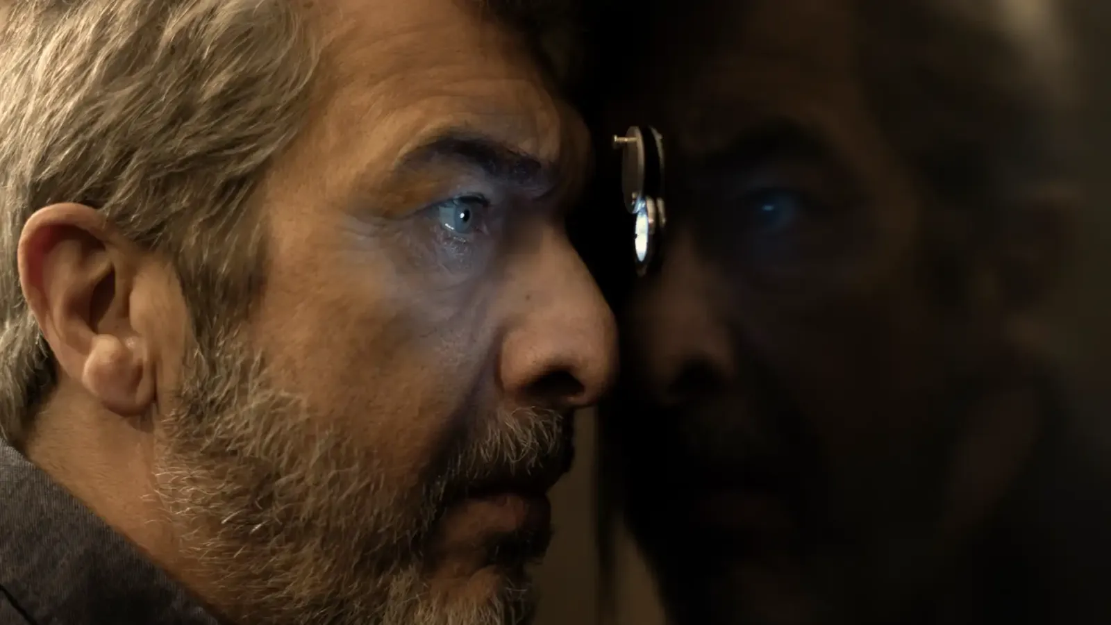 Ricardo Darin en primer plano como el psicoanalista de Lo dejamos aca, la pelicula de Netflix