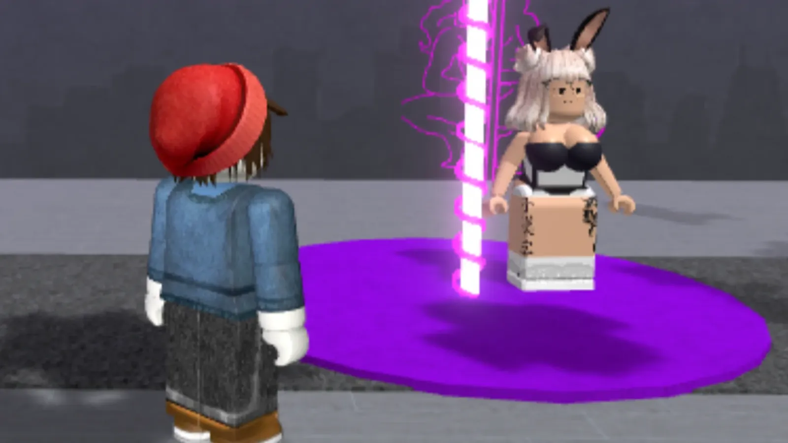 Dos avatares dentro de una experiencia de Roblox, el tipo de espacio donde eSafety detectó riesgos para menores