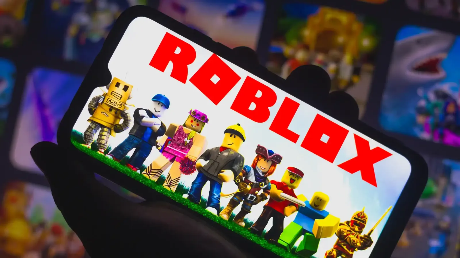 La app de Roblox abierta en un celular, la plataforma que Australia obligó a reforzar la seguridad de menores