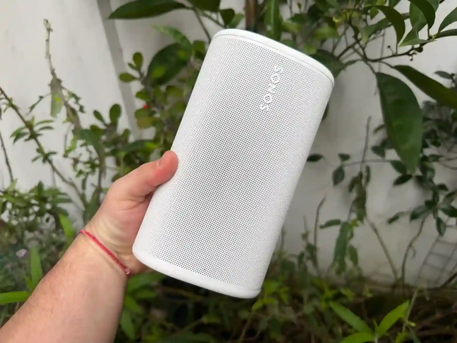 Sonos Play review: el parlante portátil de Sonos en color Cloud White